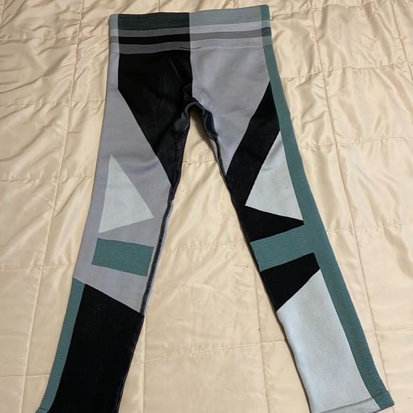 Urban Outfitters sportswear Nike Dri Fit Women’s leggings grey tones szM 🏃🏽‍♀️ - Picture 2 of 4